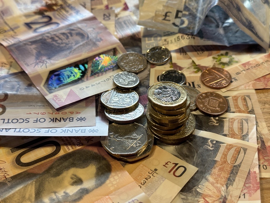 Scottish Bank notes and UK coins I'm Earning £100,000 But Have No Money